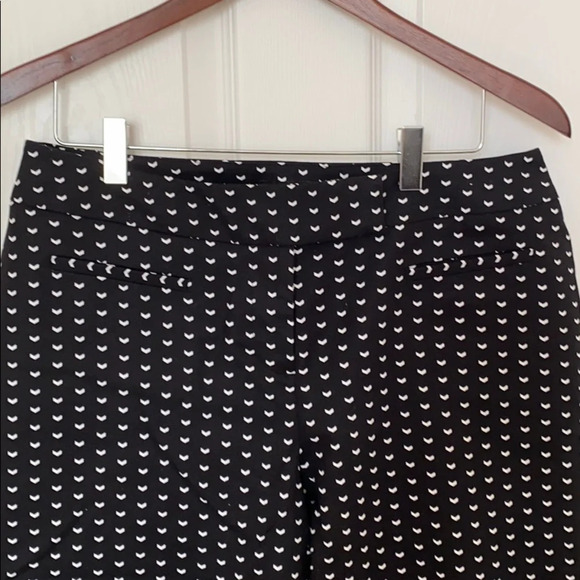 APT. 9 Women's Capri Pants 10P Black White Geometric Print Stretch Comfort Chic - Picture 3 of 8